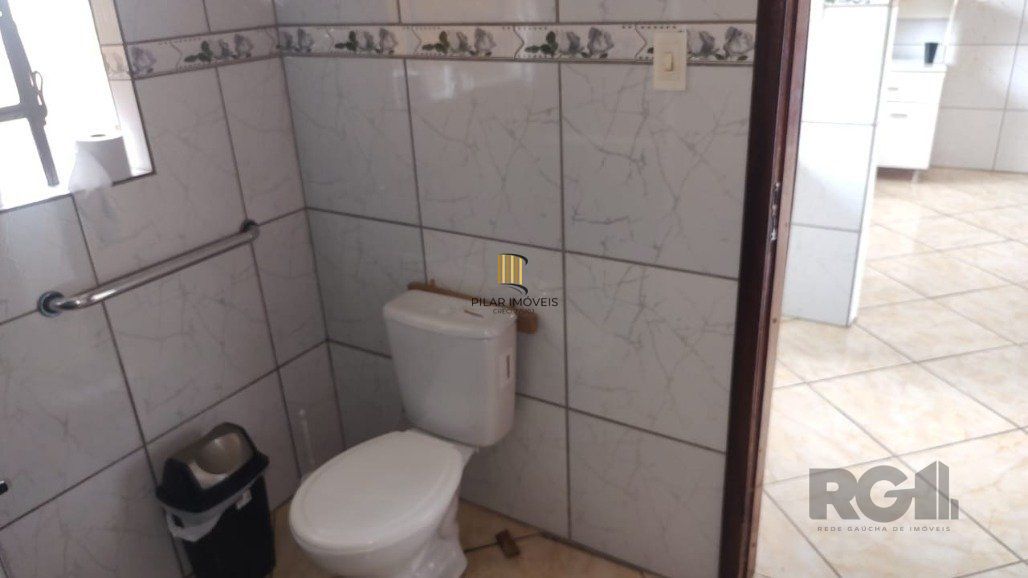 Vende casa com 84m² ,  2 dormitórios, terreno com 300m²