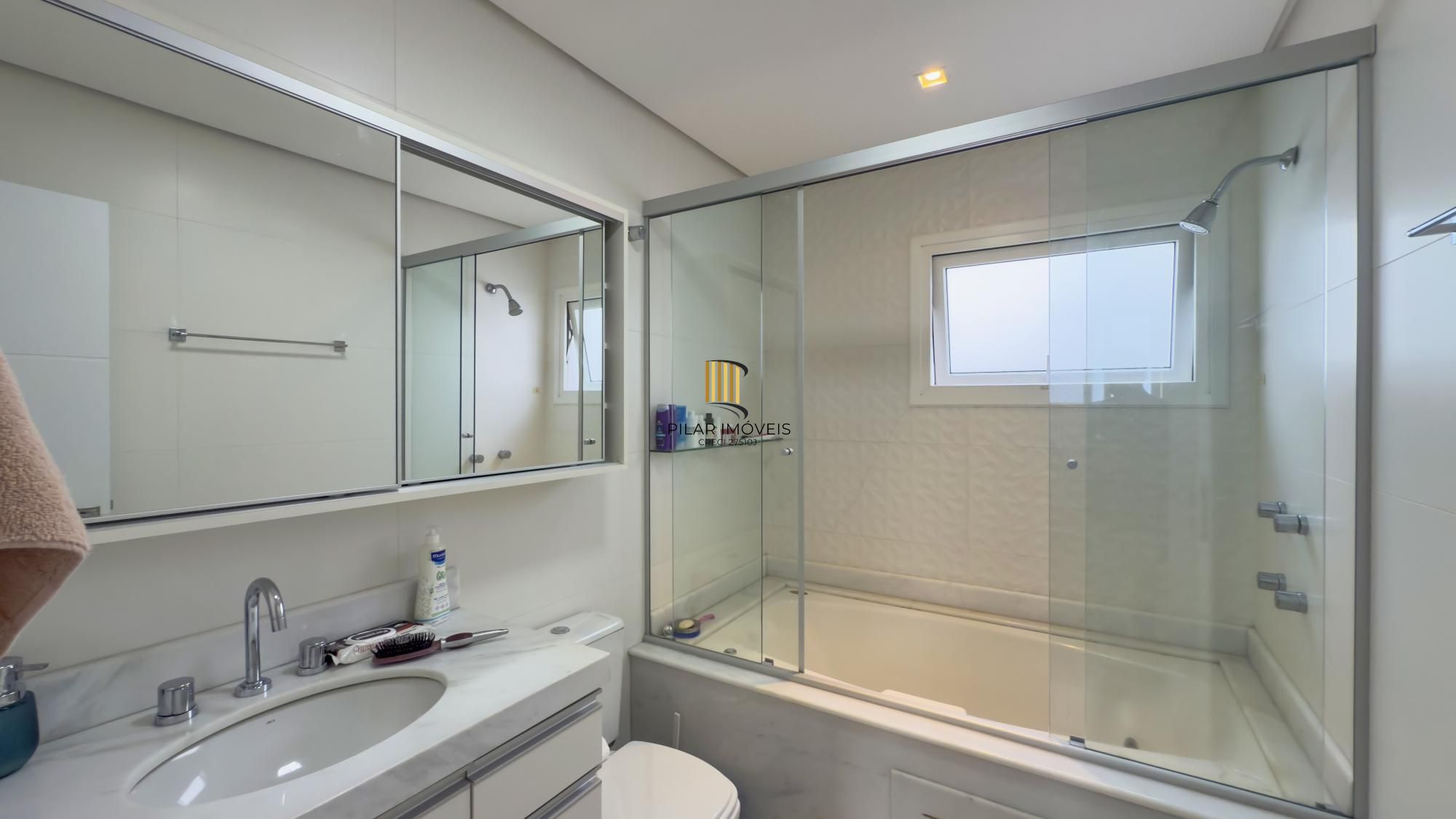 Casa para Comprar com 4 dormitórios, 386 m² - Chácara das Pedras - Porto Alegre