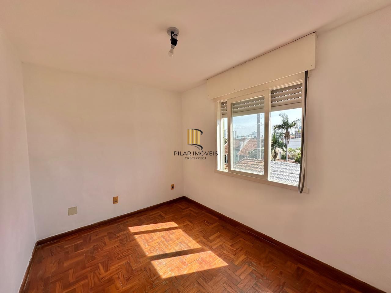 Excelente apartamento à venda no bairro Passo d' Areia com 2 dormitórios.