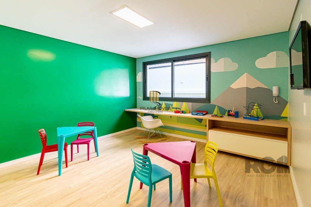 Apartamento á venda, 2 dormitórios, 2 vagas, no bairro Rio Branco, próximo à Redenção.