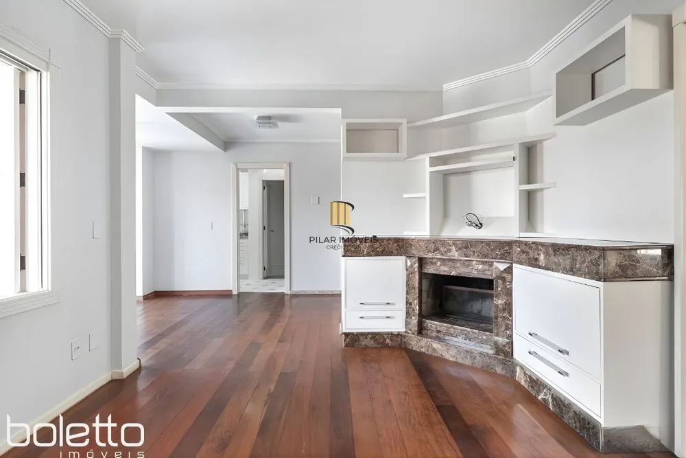 Casa Reformada com Piscina, 370m², 2 Suítes com Closet no Três Figueiras – POA