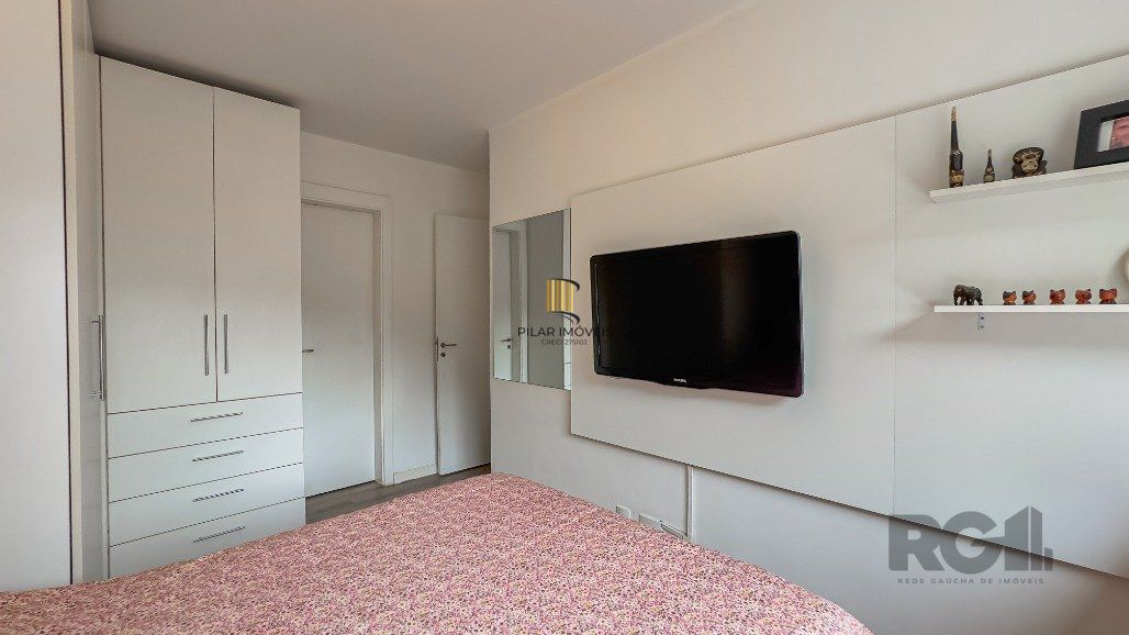 Apartamento a venda no bairro Passo da Areia com dois dormitórios.