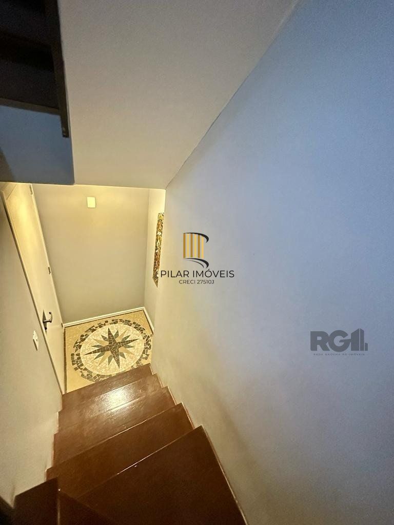 Casa em Condomínio para Comprar no bairro Pedra Redonda com 4 suítes