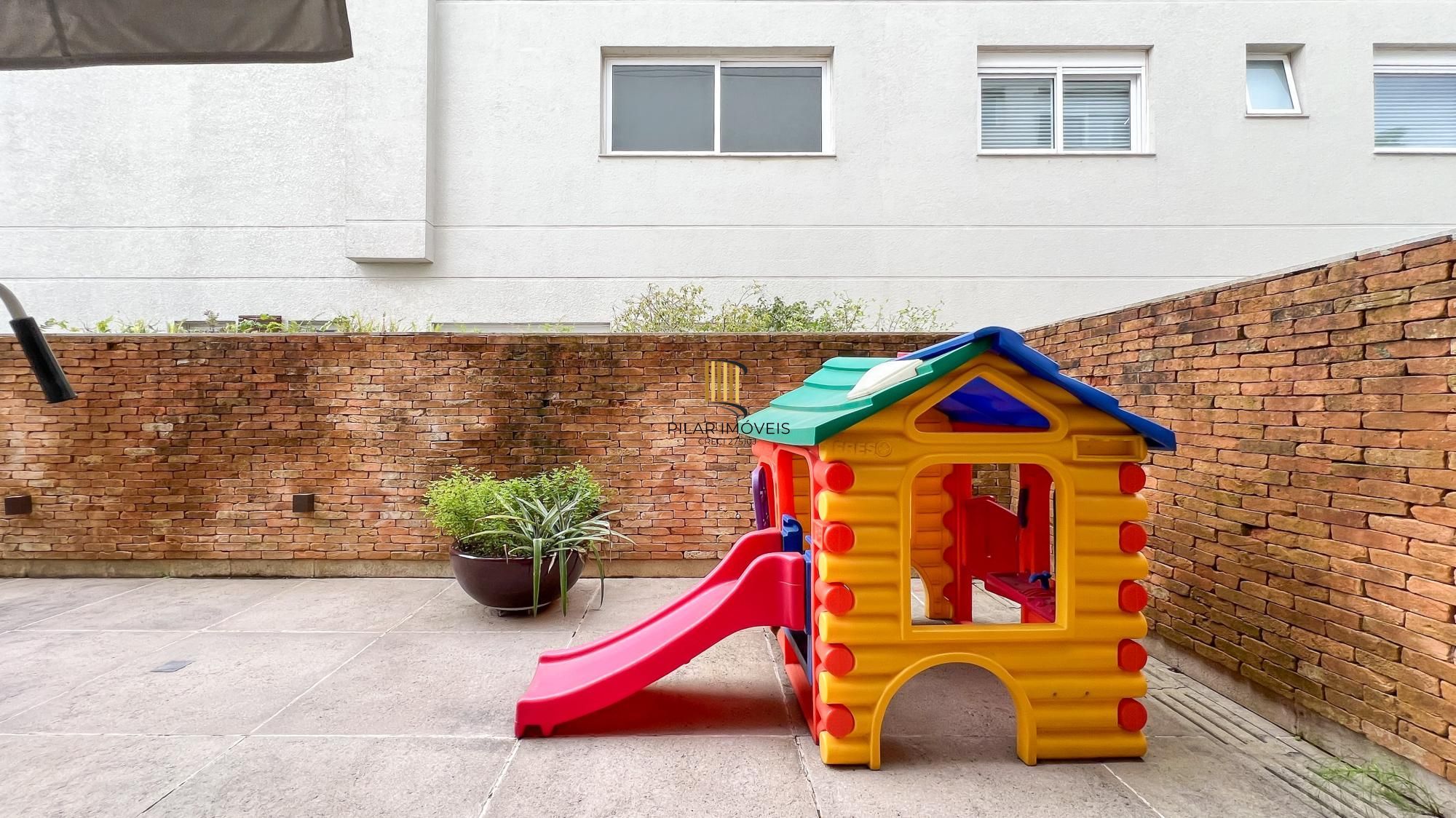 Mansão Suspensa Mobiliada no Las Piedras com piscina e vista para a mata nativa