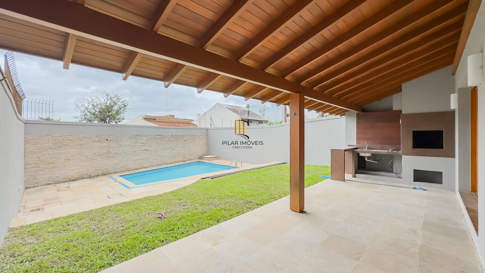 CASA CHACARA DAS PEDRAS 207 METROS , COMPLETAMENTE REFORMADA