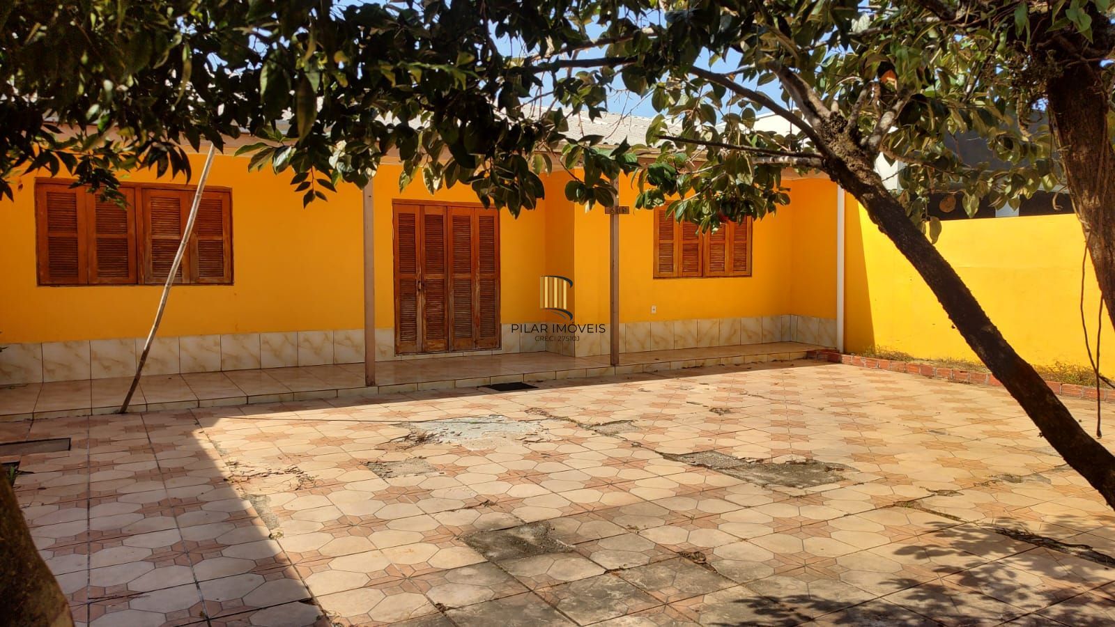 Vende casa com 84m² ,  2 dormitórios, terreno com 300m²