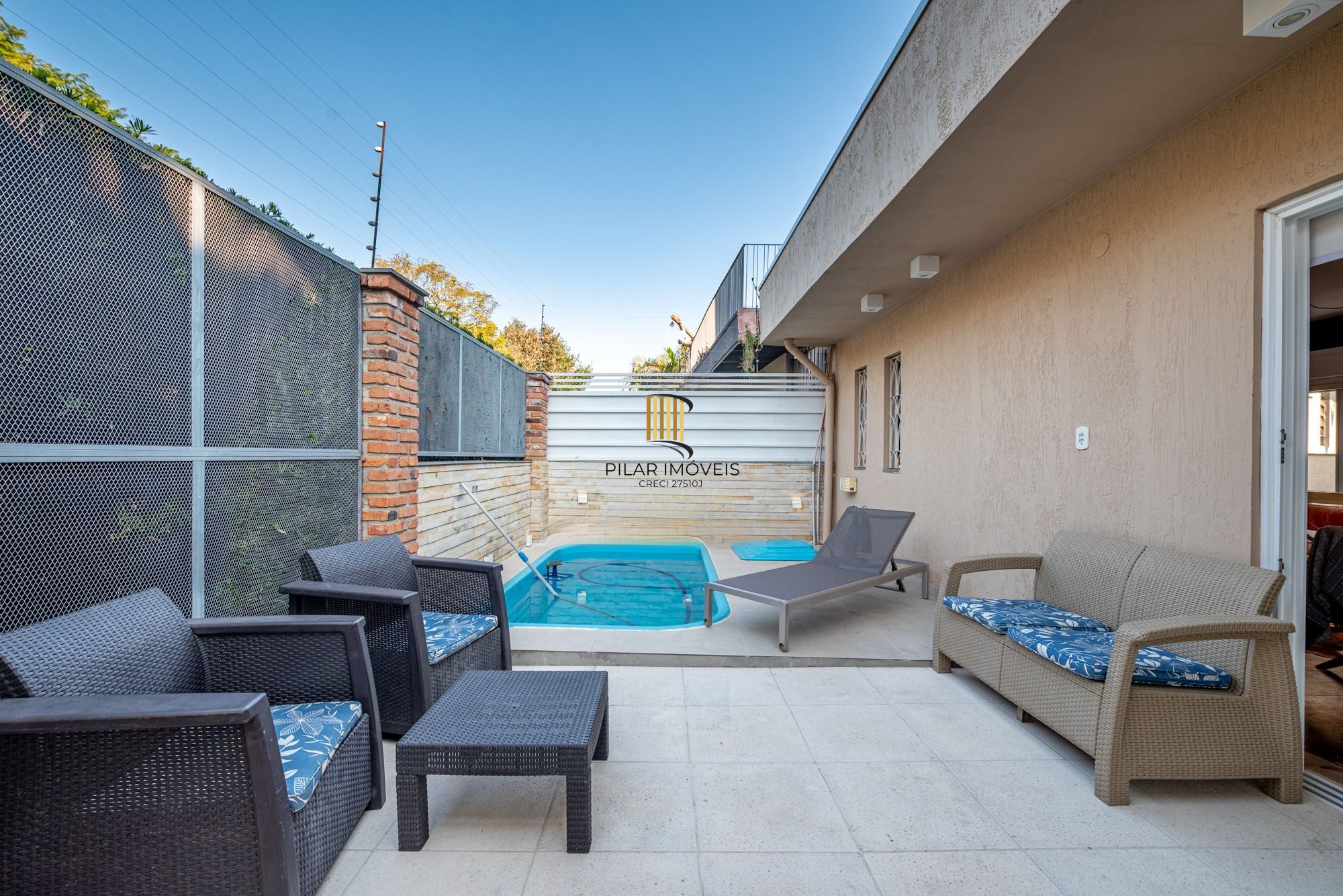 Casa com 357m² e 4 dormitórios, 3 suítes, 3 vagas