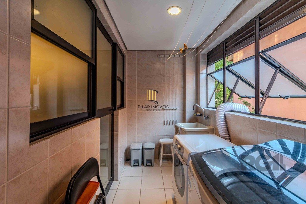 Apartamento 3 dormitórios e 2 vagas no Petrópolis, pertinho da Encol