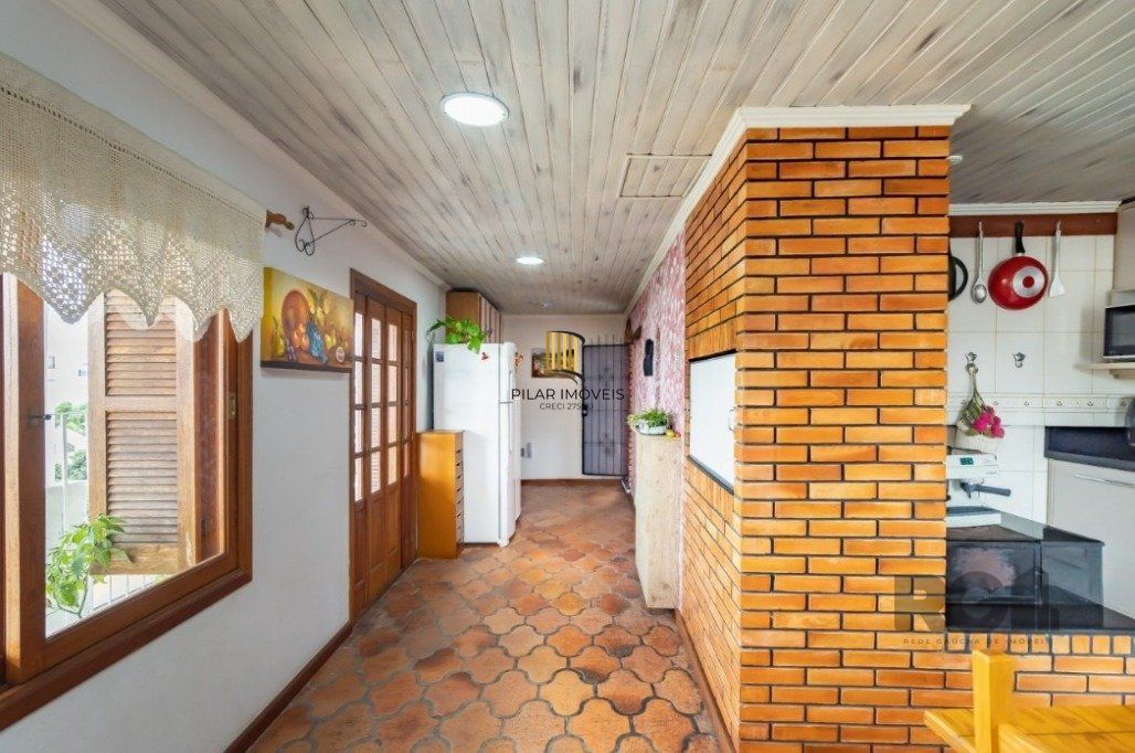 Cobertura com 3 dorms, 2 vagas e amplo terraço no Partenon