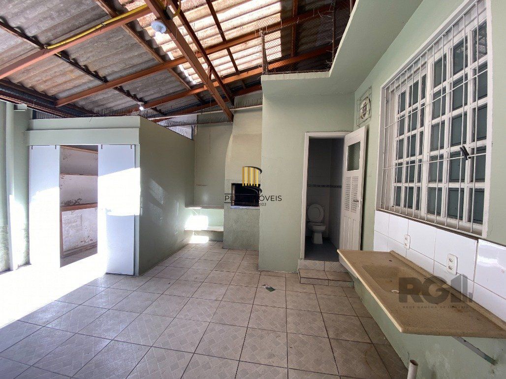 Casa para Comprar com 3 dormitórios no bairro Azenha