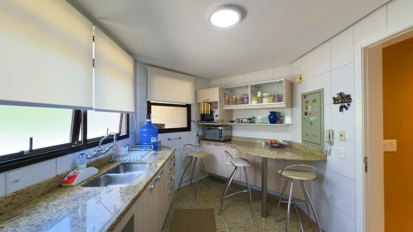 Apartamento semimobiliado com 2 suítes e 4 quartos no cobiçado bairro Bela Vista