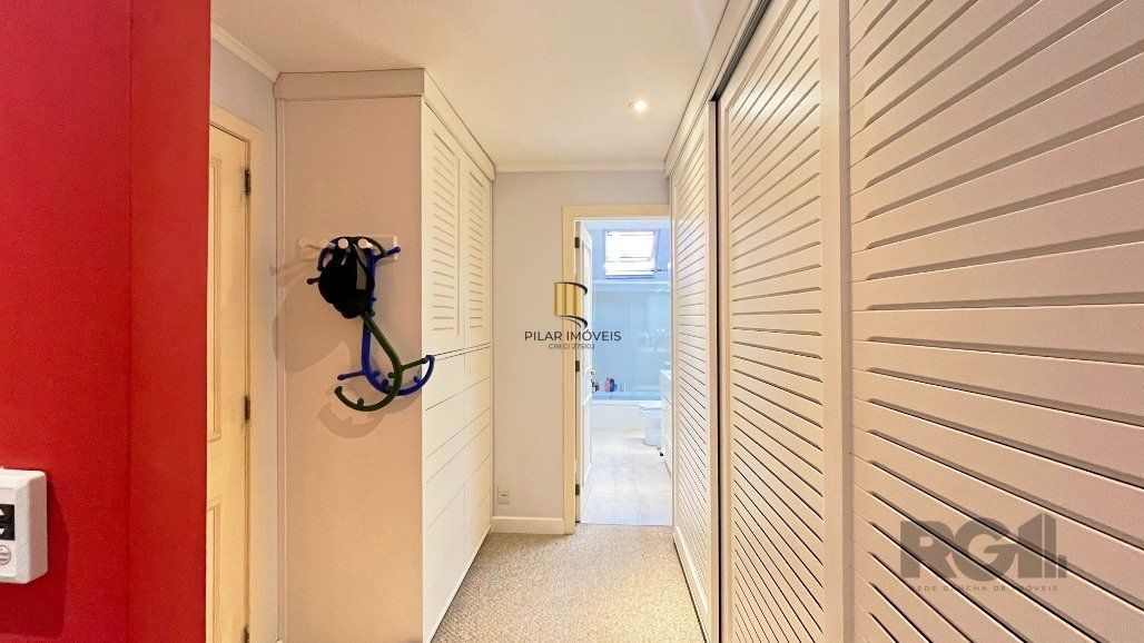 Casa em Condomínio para comprar  no bairro Tristeza com 3 dormitórios