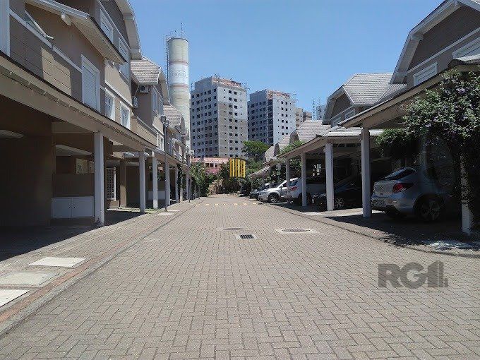 vende exelente casa com 442m² , 4 dormitórios Suíte, garagem para 4 carros