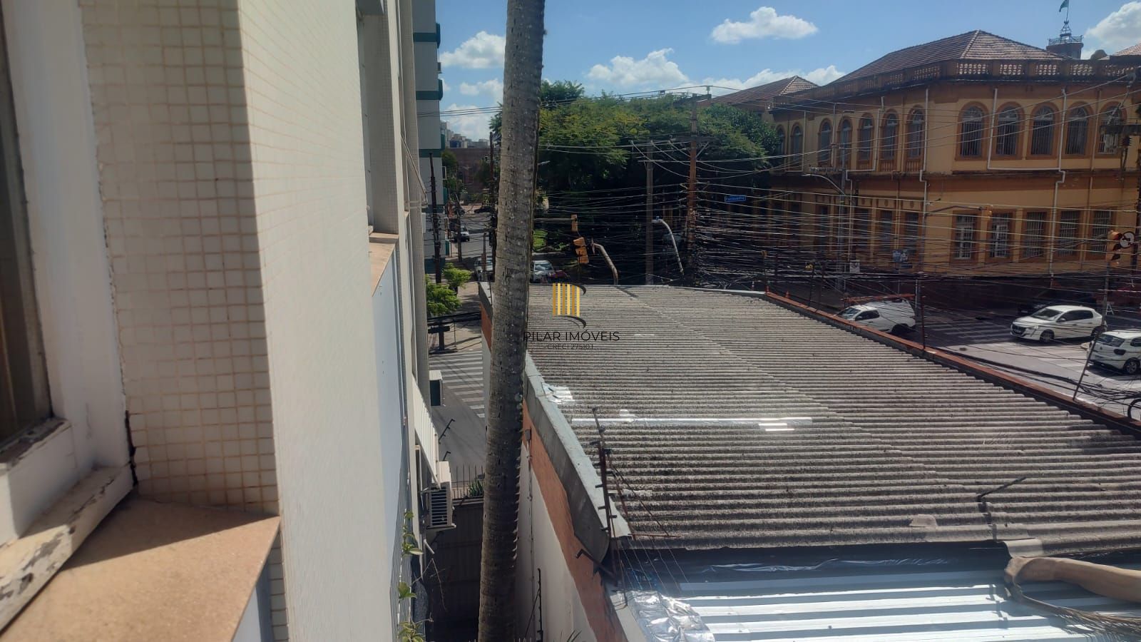 AP, 3 dormitórios, 1 suíte, 3 banheiros, box coberto, frente colégio Militar