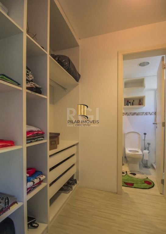 Casa Para Comprar  em condomínio com 5 quartos e 4 vagas no Jardim Botânico