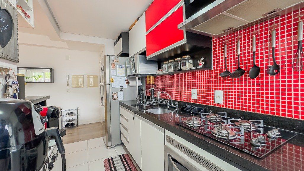 Apartamento a venda no bairro Passo da Areia com dois dormitórios.