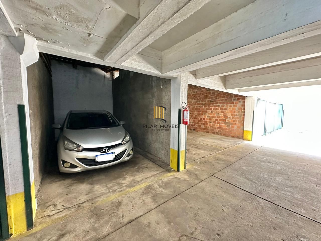 Excelente apartamento à venda no bairro Passo d' Areia com 2 dormitórios.