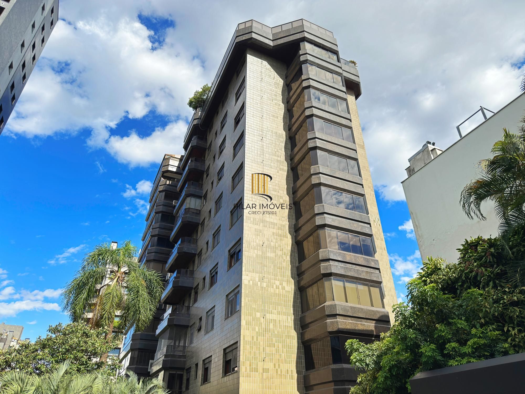 Apartamento com Lareira | Churrasqueira | 3 Suítes | Bairro Petrópolis