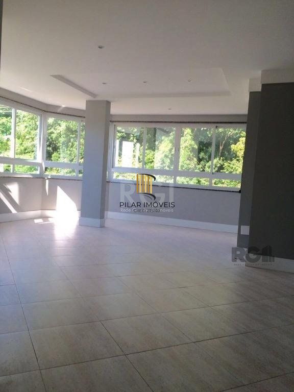 Vende prédio com 3 apartamentos, 9 dormitórios, 3 suíte, 3 salas amplas com churrasqueira, box 6 vaga coberta, 479 m² por R$ 1.200,000,00- São João - Porto Alegre/RS