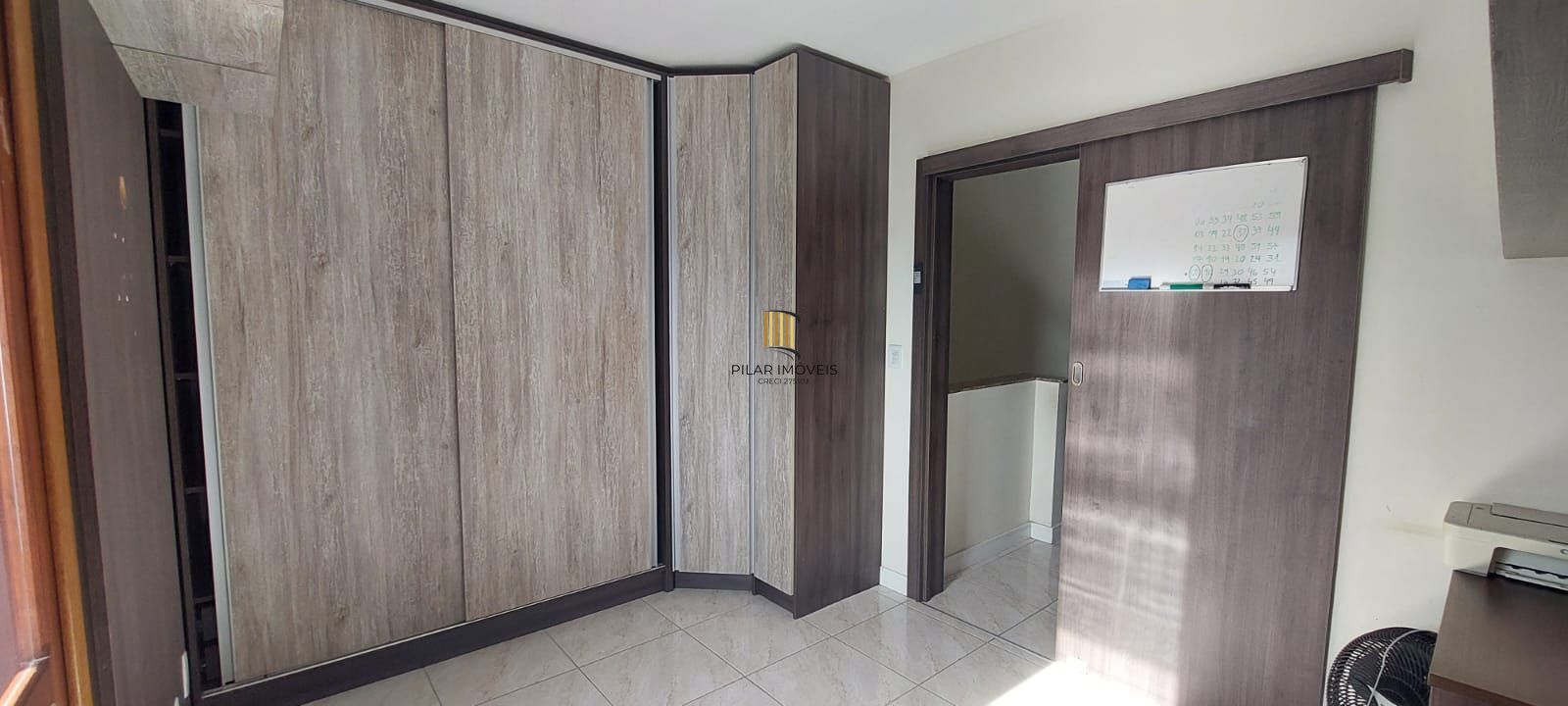 Boletto Imóveis vende casa em Canoas , 2 dormitórios, 1 banheiro, 1 lavabo, garagem para 2 carros,  com móveis fixos em MDF, em fino acabamento.