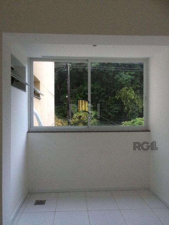 Vende prédio com 3 apartamentos, 9 dormitórios, 3 suíte, 3 salas amplas com churrasqueira, box 6 vaga coberta, 479 m² por R$ 1.200,000,00- São João - Porto Alegre/RS