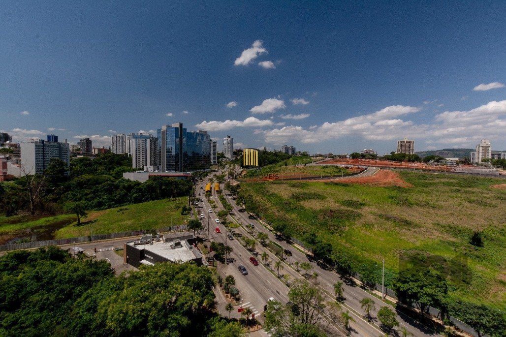 Apto de 3 suítes, andar alto, 115m² privativos com lavabo, cozinha americana e churrasqueira.