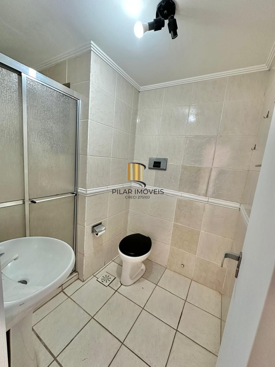 Excelente apartamento à venda no bairro Passo d' Areia com 2 dormitórios.