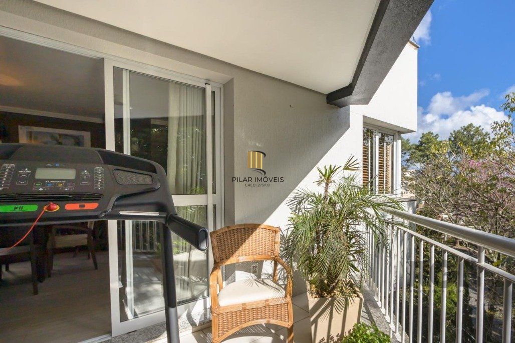 Apartamento à Venda - 137.74m², 3 dormitórios, sendo 3 suites, 2 vagas - Petrópolis