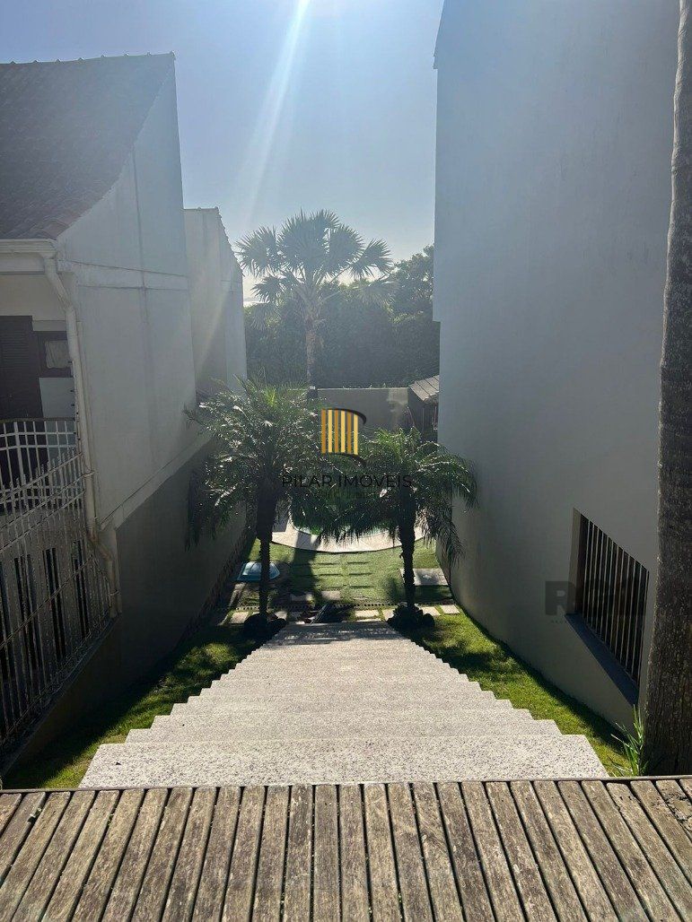 Casa mobiliada com 262m² no bairro Ipanema