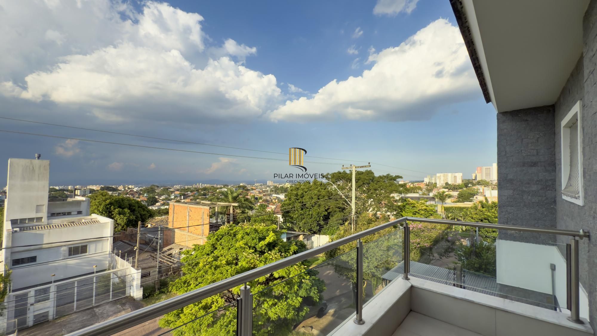 Casa para Comprar com 4 dormitórios, 386 m² - Chácara das Pedras - Porto Alegre