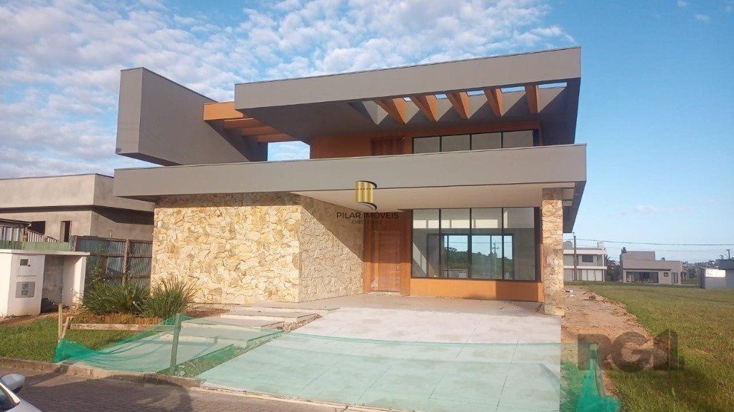 Casa com 3 dormitórios Para comprar Com  246 m² por R$ 1.800.000,00 - Centro - Torres/RS