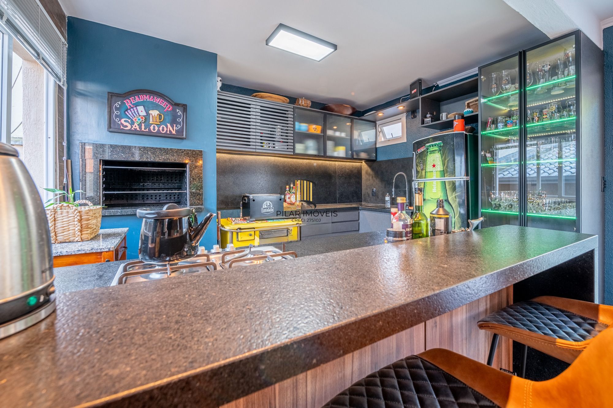 Casa com 357m² e 4 dormitórios, 3 suítes, 3 vagas