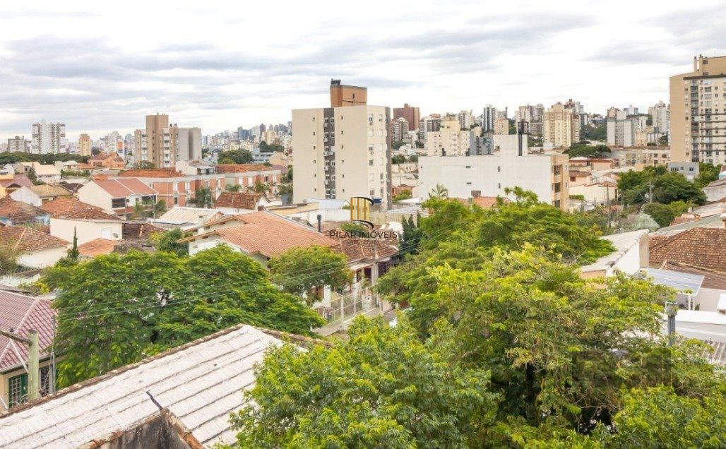 Cobertura com 3 dorms, 2 vagas e amplo terraço no Partenon
