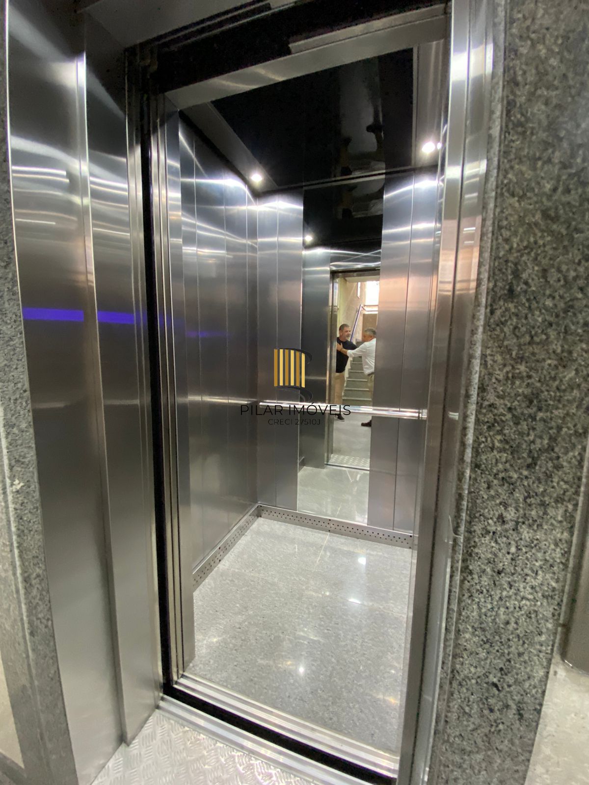 Cond. Centro Comercial Canoas Vende 2 salas , 124m², 62m² cada uma, 2 banheiros