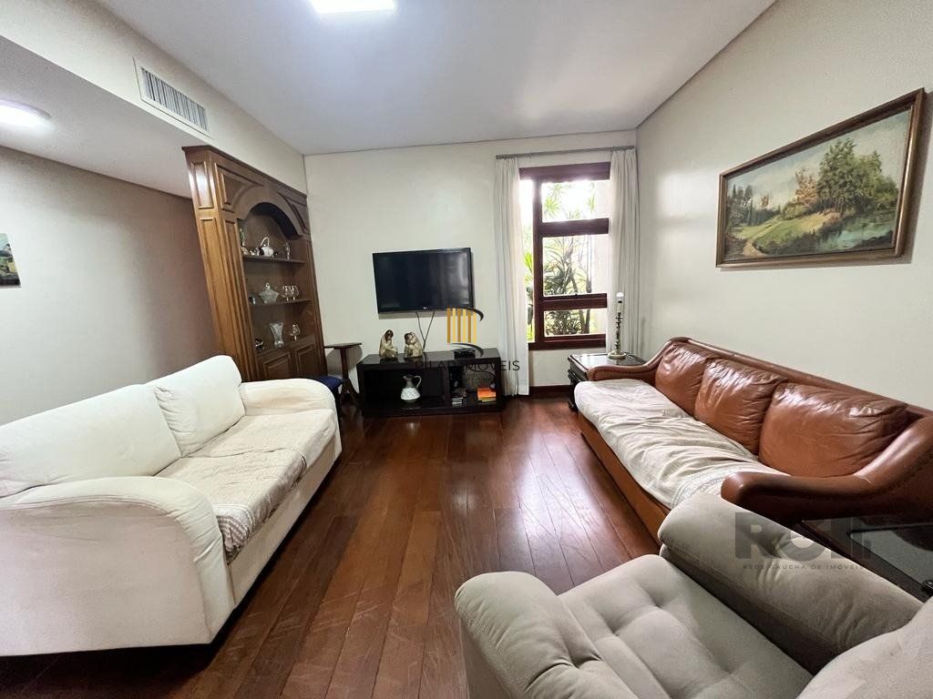 Cobertura para Comprar  com três dormitórios e uma suíte, duas vagas no bairro Petrópolis.