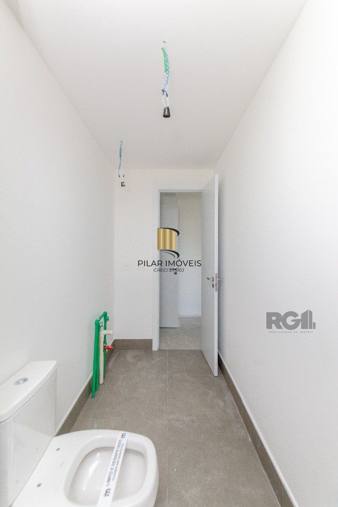Apto de 3 suítes, andar alto, 115m² privativos com lavabo, cozinha americana e churrasqueira.