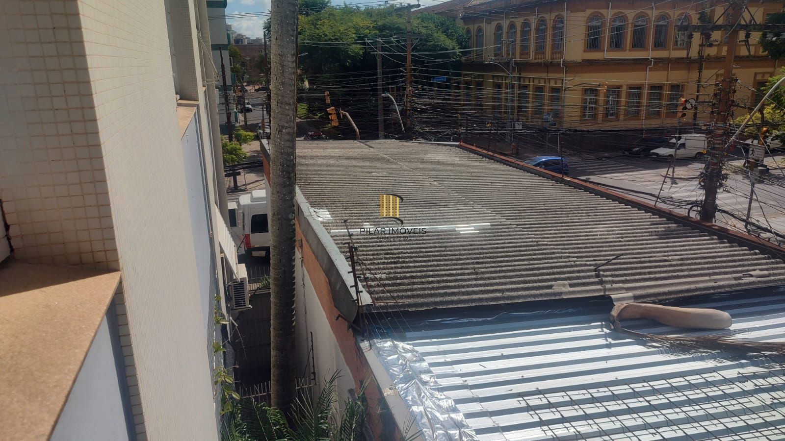 AP, 3 dormitórios, 1 suíte, 3 banheiros, box coberto, frente colégio Militar