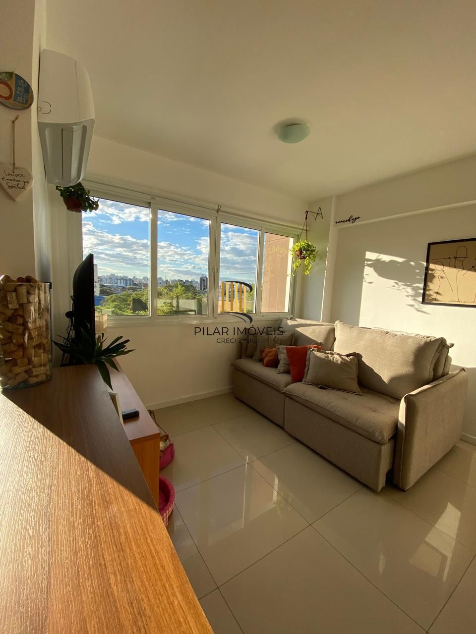 Excelente apartamento de 02 dormitórios com suíte na região central