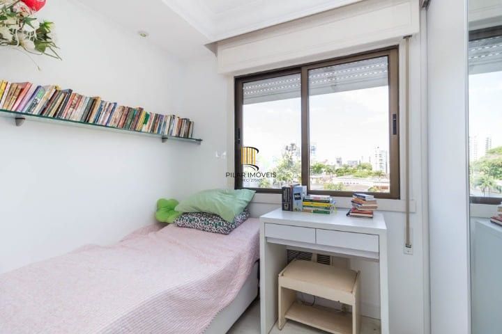 Apartamento Semimobiliado de 3 Quartos no Bairro Boa Vista