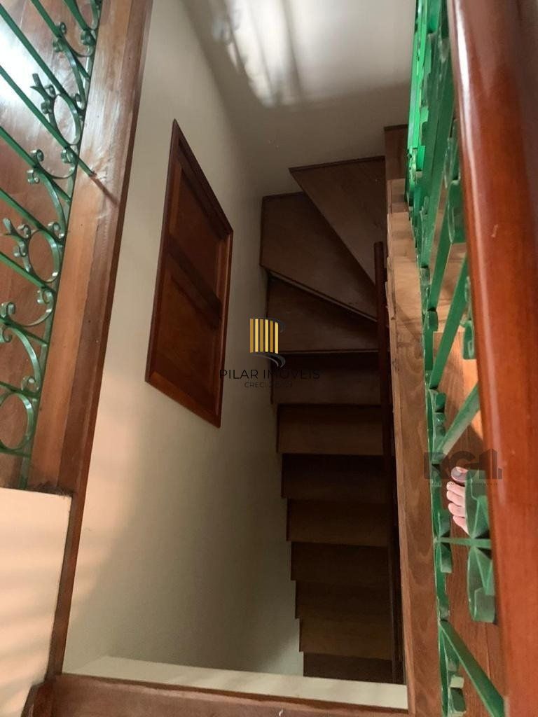 Cobertura para Comprar  com três dormitórios e uma suíte, duas vagas no bairro Petrópolis.