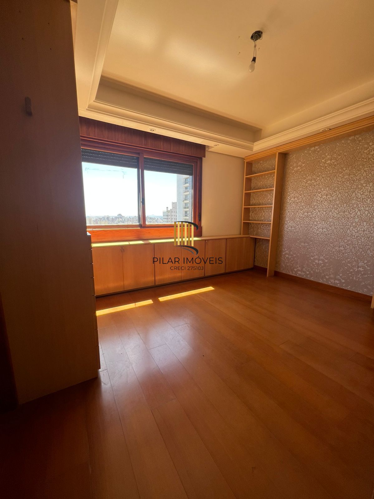 Alto Padrão no Bela Vista: 4 Dorms, Vista Rio, Lareira e 3 Vagas no Ed. Vercelli