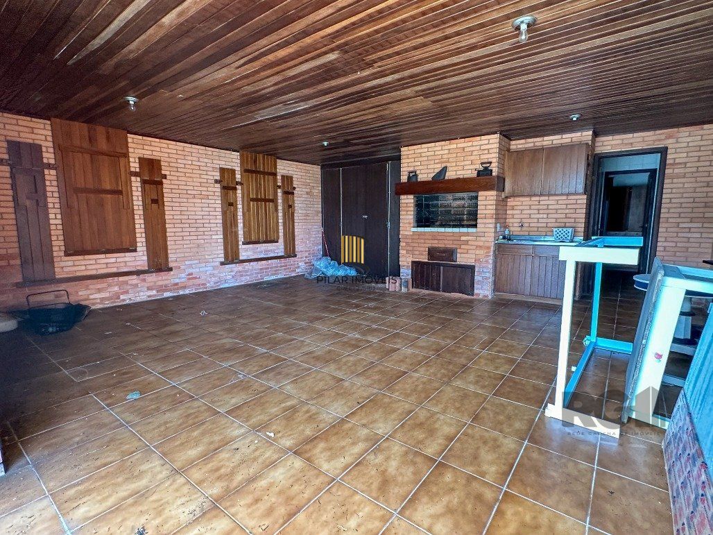 Icônica Casa para comprar  a poucos metros do mar em Atlântida