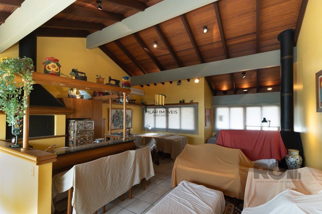 Casa incrível com 444m² privativos, para uso misto, residencial ou comercial.