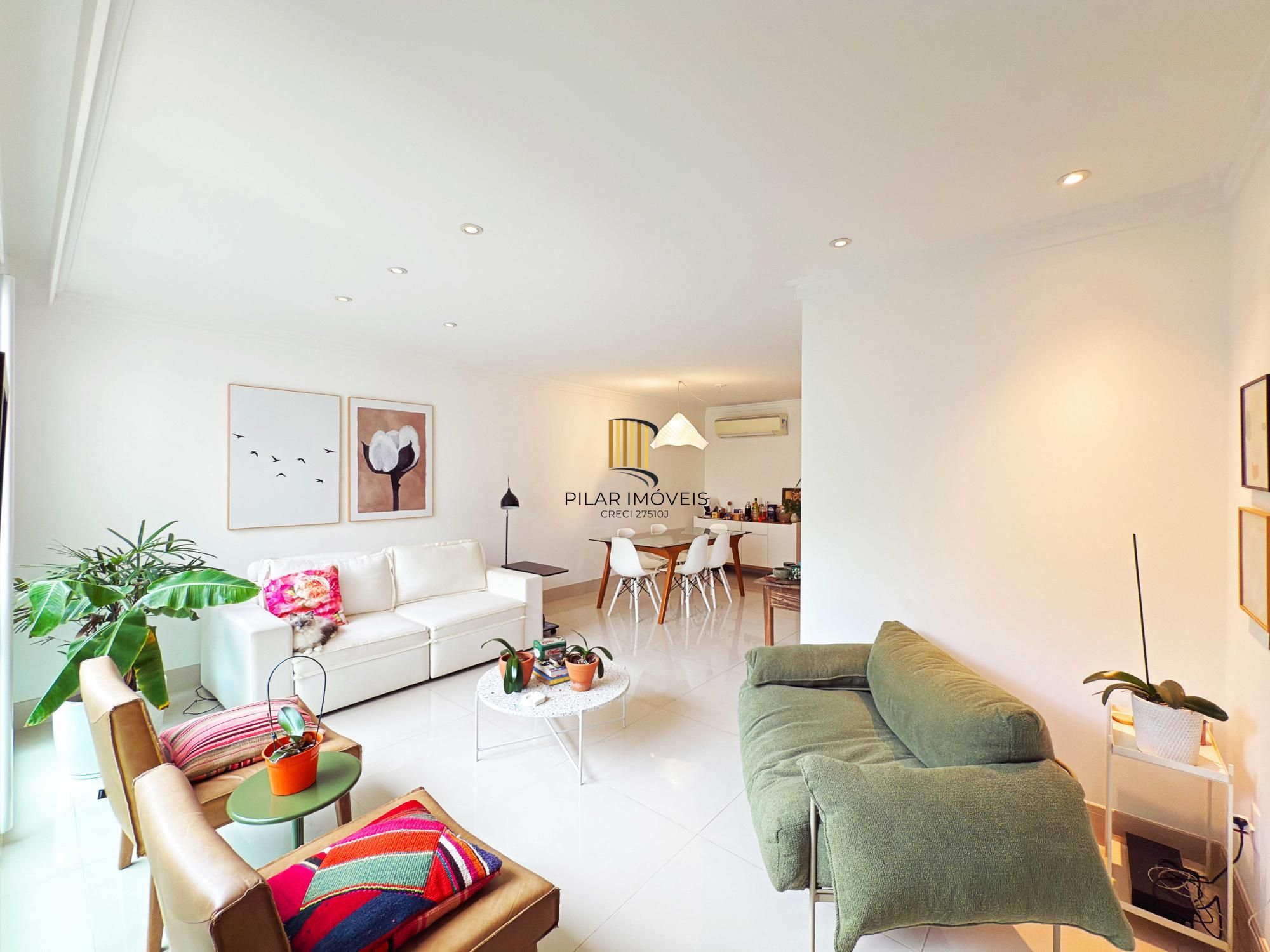 Apartamento a venda semi-mobiliado com dois dormitórios no bairro São João/PoA