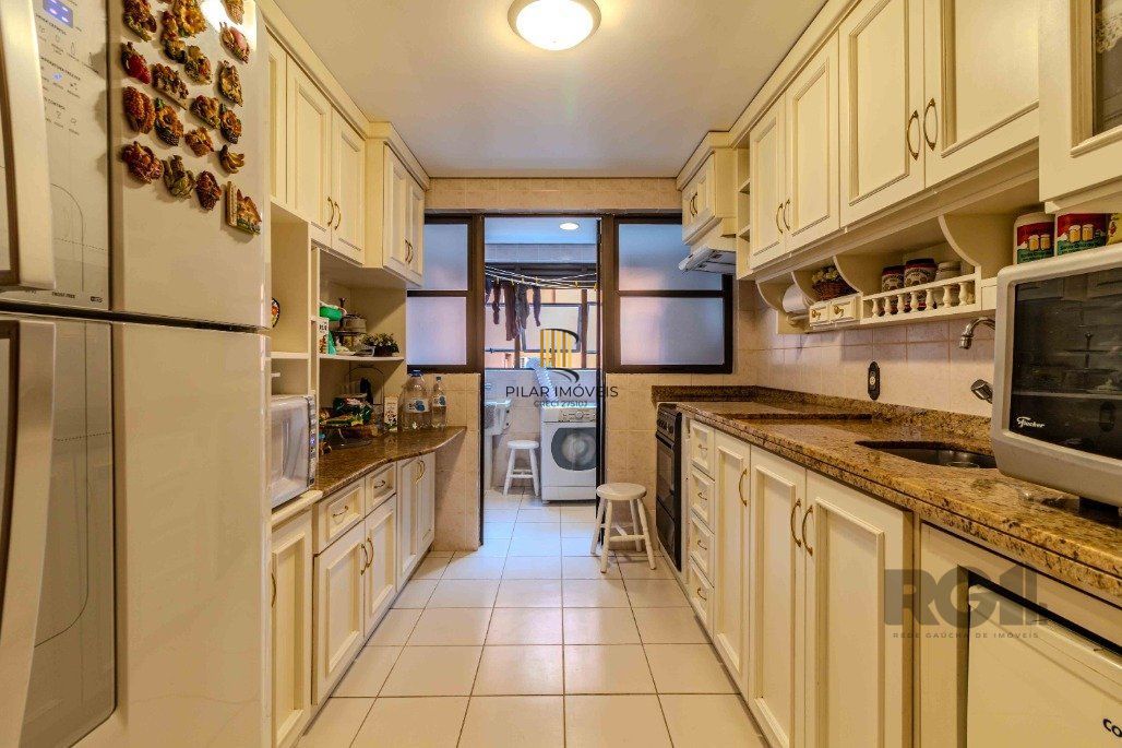 Apartamento 3 dormitórios e 2 vagas no Petrópolis, pertinho da Encol