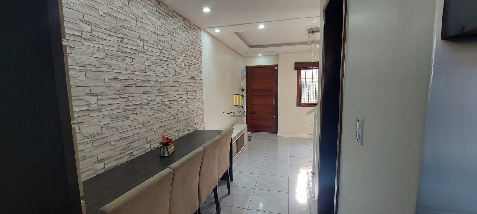 Boletto Imóveis vende casa em Canoas , 2 dormitórios, 1 banheiro, 1 lavabo, garagem para 2 carros,  com móveis fixos em MDF, em fino acabamento.