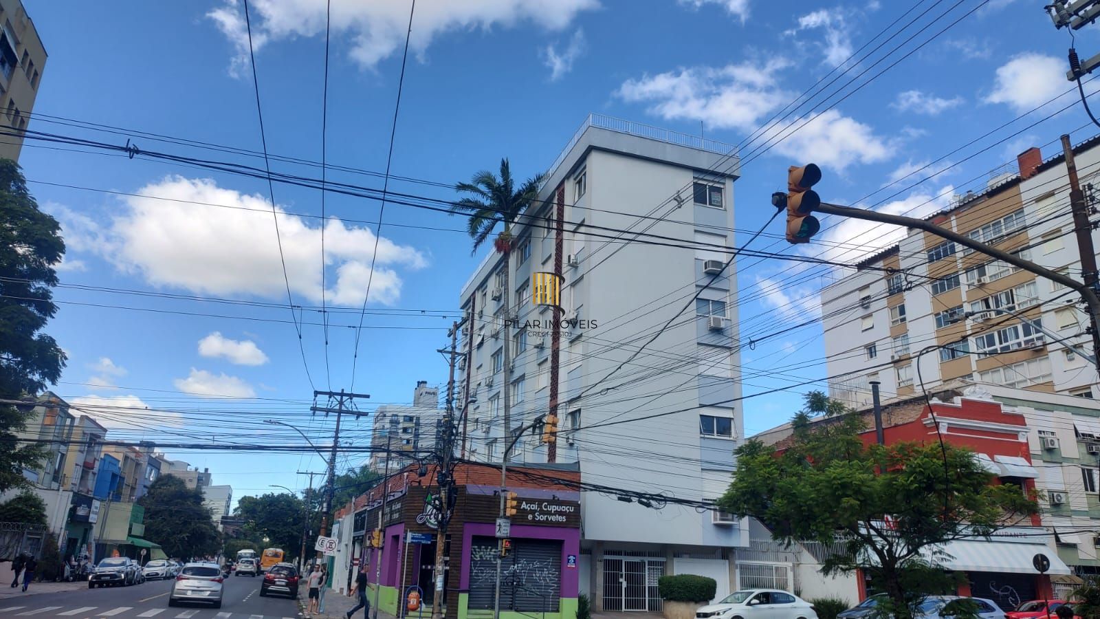 AP, 3 dormitórios, 1 suíte, 3 banheiros, box coberto, frente colégio Militar