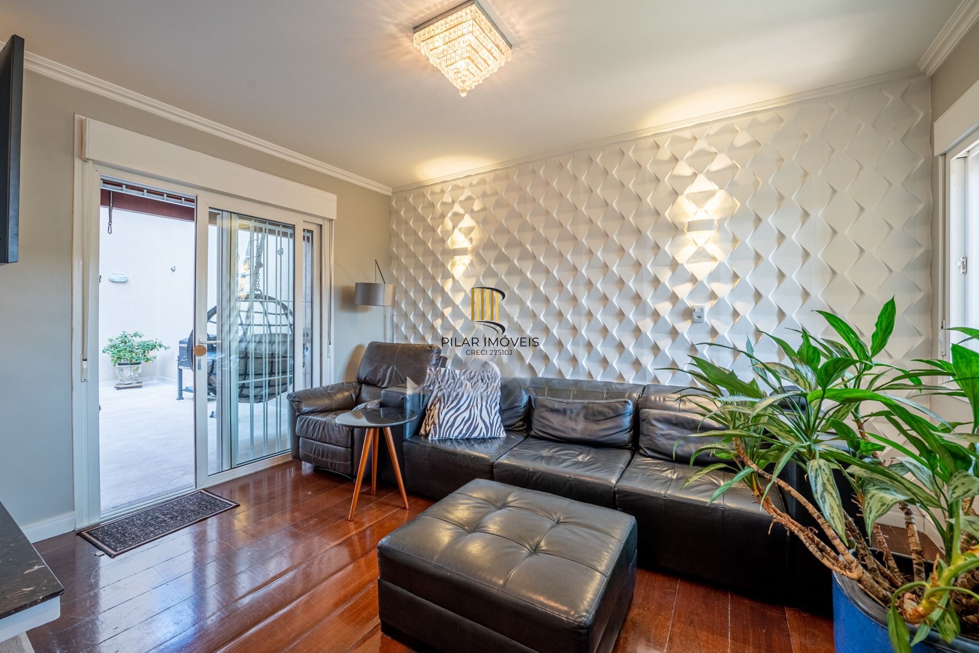 Casa com 357m² e 4 dormitórios, 3 suítes, 3 vagas