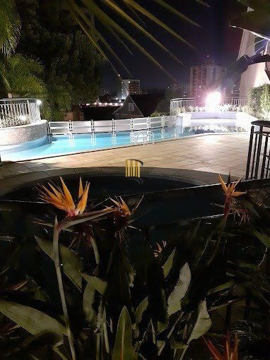vende exelente casa com 442m² , 4 dormitórios Suíte, garagem para 4 carros