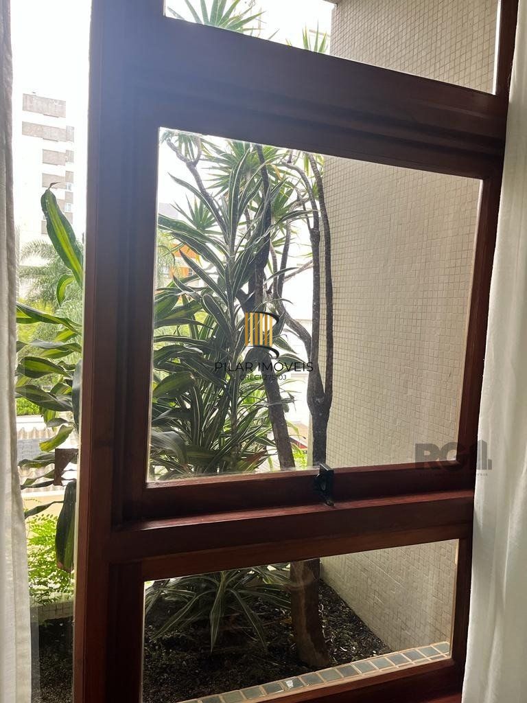 Cobertura para Comprar  com três dormitórios e uma suíte, duas vagas no bairro Petrópolis.